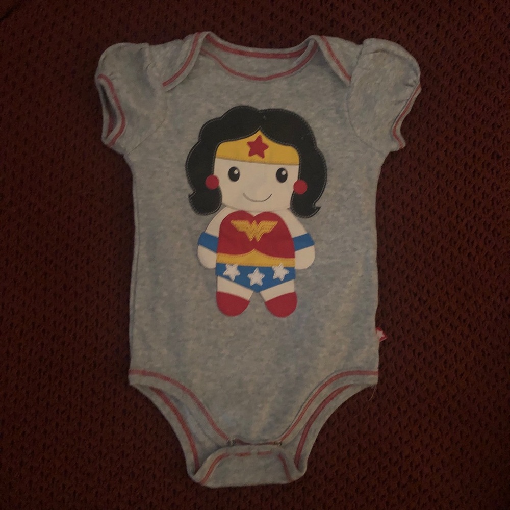 girls 18mo. Wonder Woman onesie w/ cape!